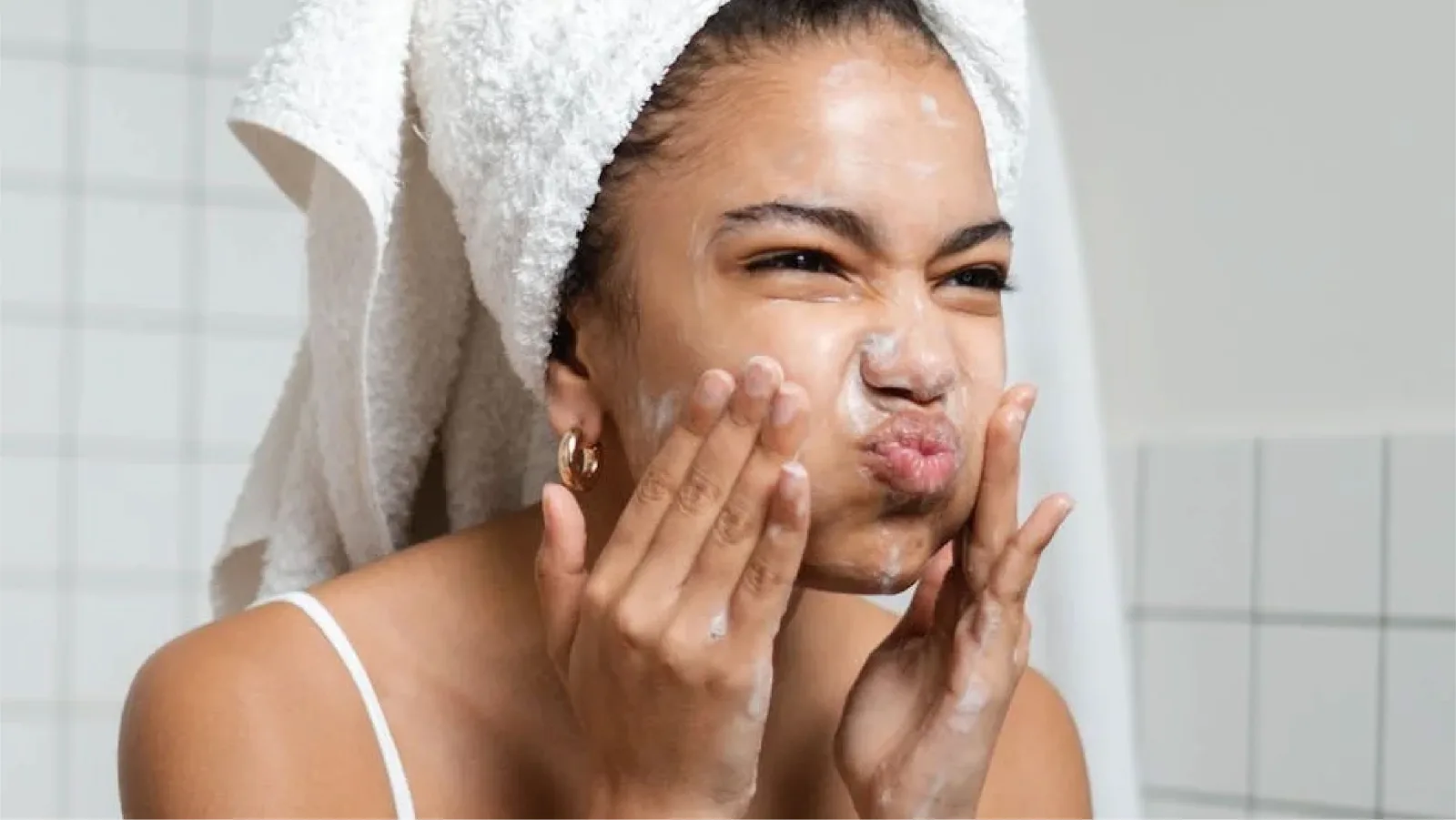 Mencuci muka setelah memakai masker